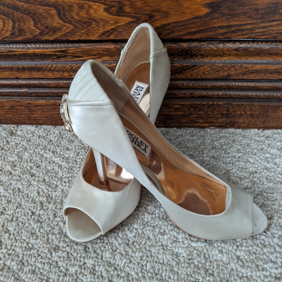 Badgley Mischka open toe wedding pump - Picture 10 of 10